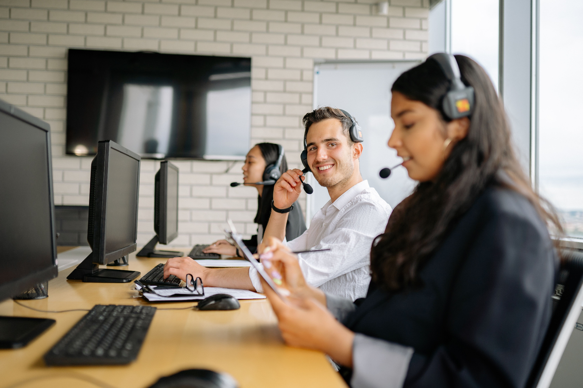 Live dispatch agent on headset